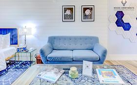 The Moose #3 - Modern Luxe Studio With Free Gated Parking & Wifi